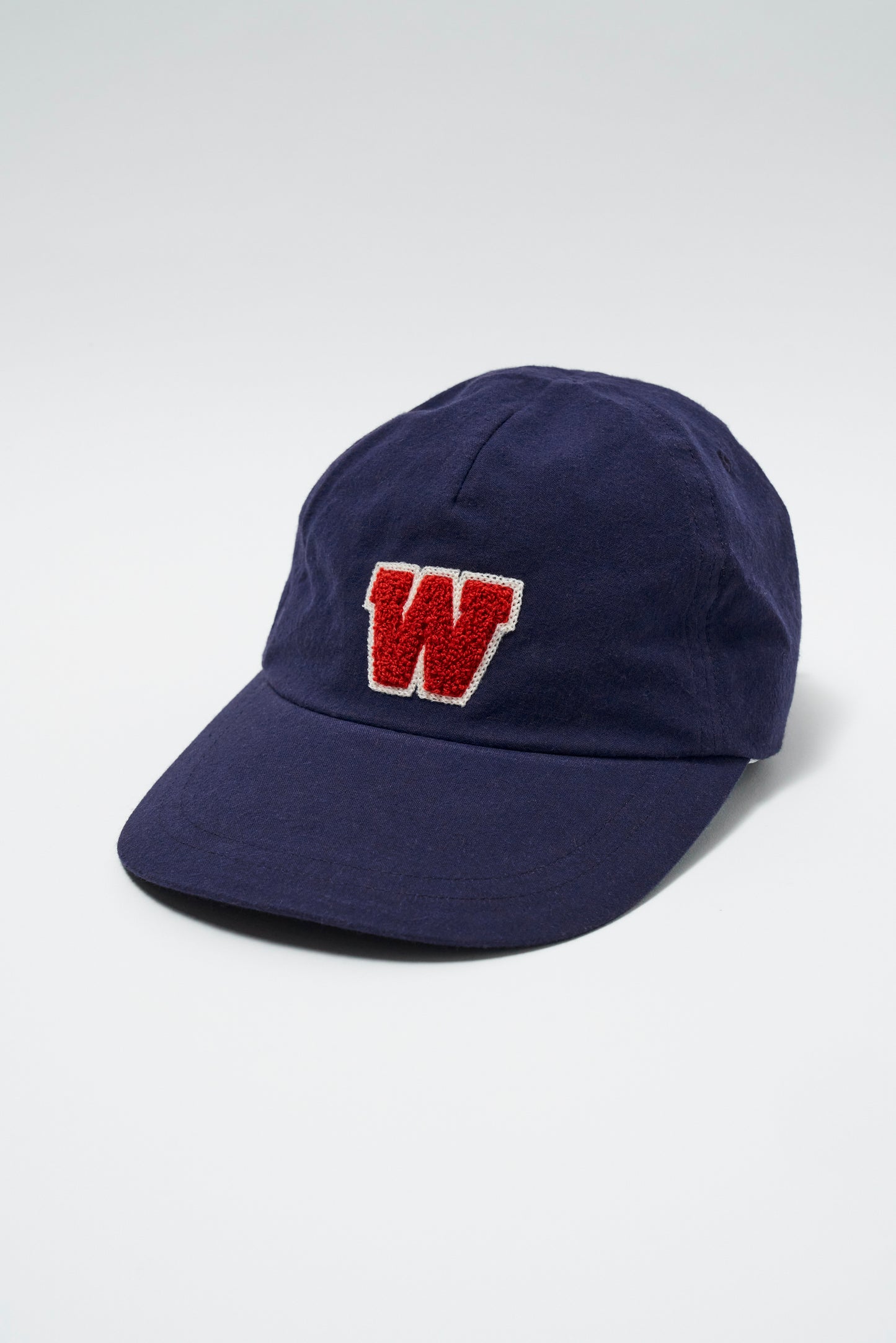 Inisials Cap